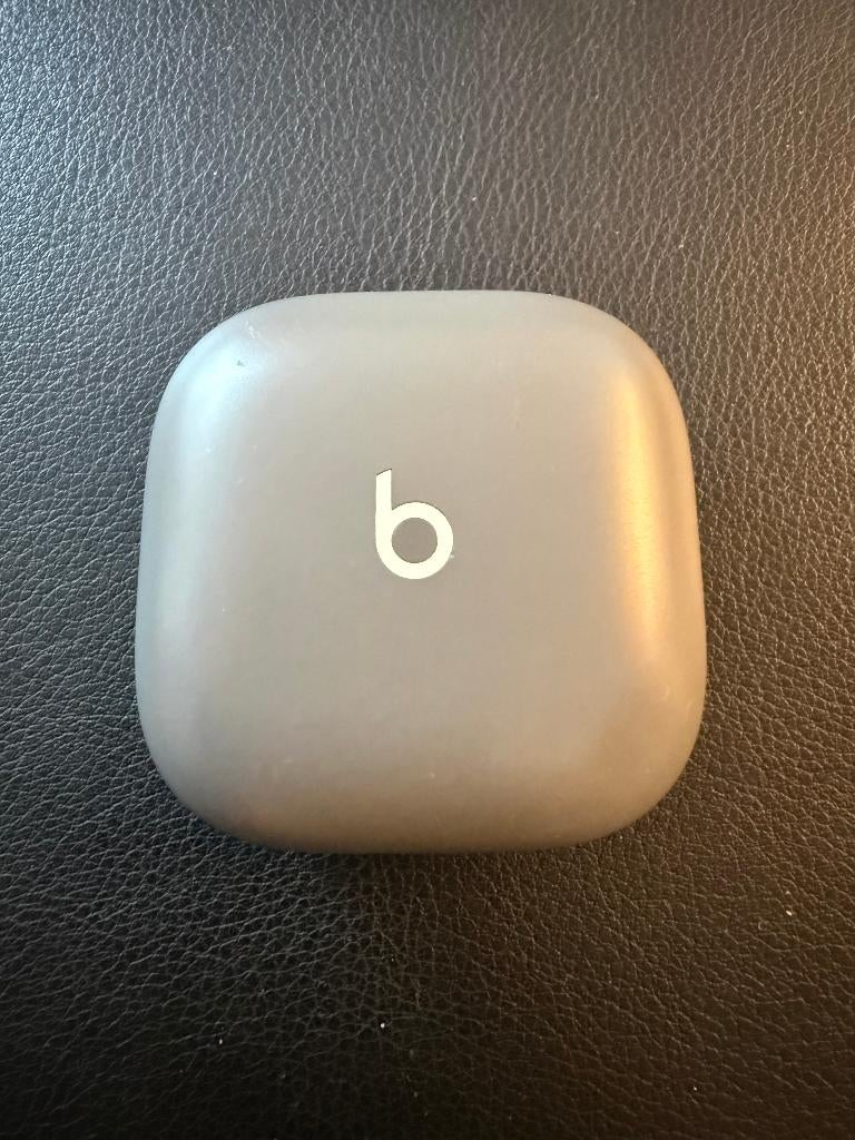 Beats by Dr. Dre Fit Pro A2578 Gray Charging Case, Ophalen of Verzenden, Gebruikt, In oorschelp (earbud)