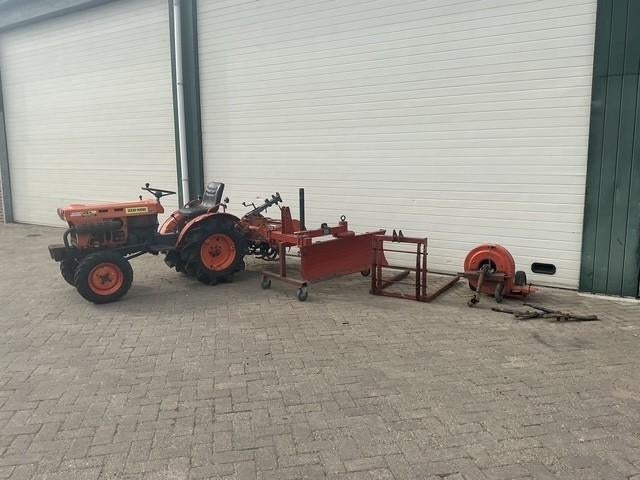 Kubota B7001 4WD minitrekker inclusief diverse werktuigen, Ophalen, Gebruikt