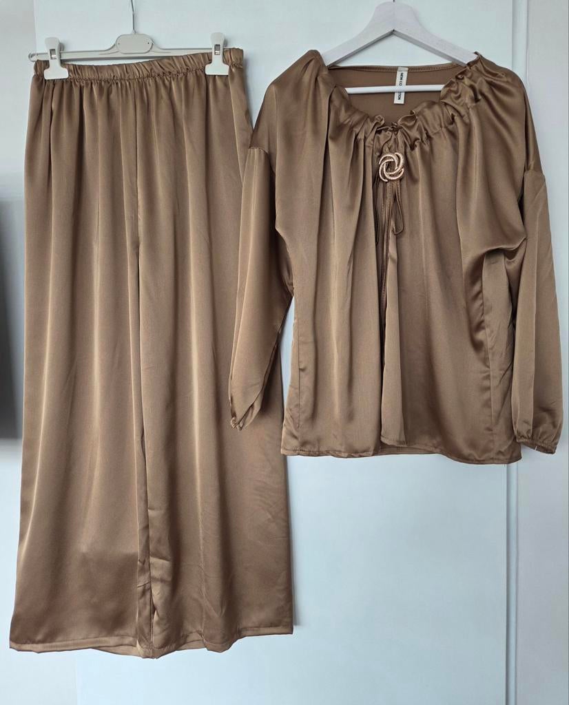 Goudkleurig dames kledingpakket, Kleding | Dames, Dames-kledingpakketten, Ophalen of Verzenden, Nieuw