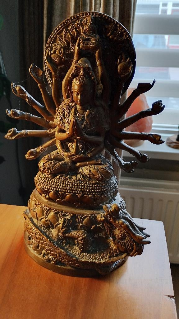 Bronzen Quan Yin met 18 armen en omringd door een draak, Ophalen of Verzenden, Zo goed als nieuw