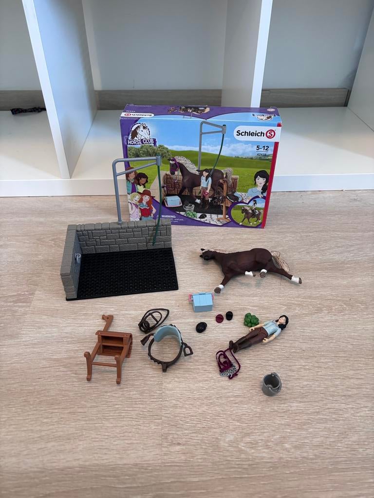 Schleich paardenpoetsplaats 42438, Ophalen, Zo goed als nieuw