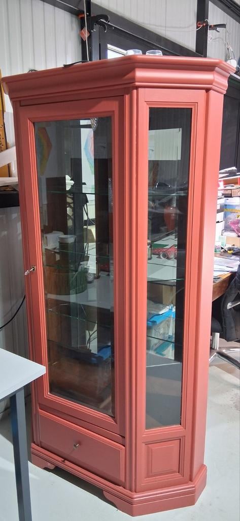 Houten Vitrinekast met Glazen Planken, Spiegel en Lade, Huis en Inrichting, Kasten | Vitrinekasten, Ophalen, Met plank(en), Gebruikt