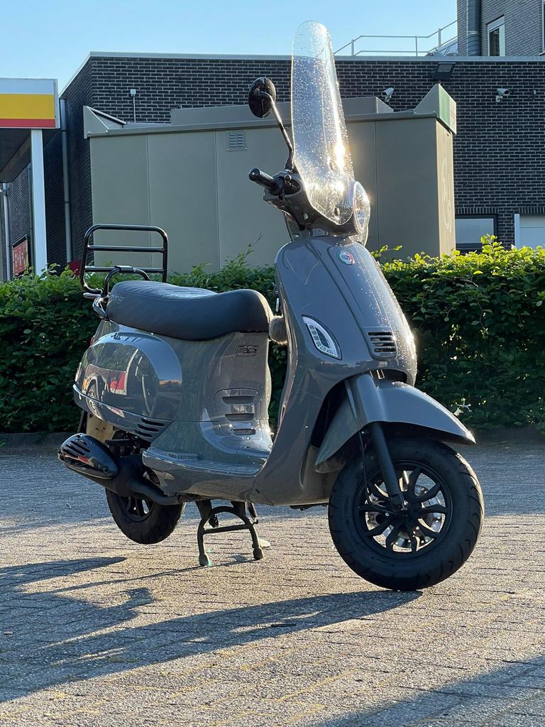 Nette DTS Milano ,bouwjaar 2019, Fietsen en Brommers, Brommeronderdelen | Scooters, Gebruikt, Overige merken, Overige typen, Ophalen of Verzenden