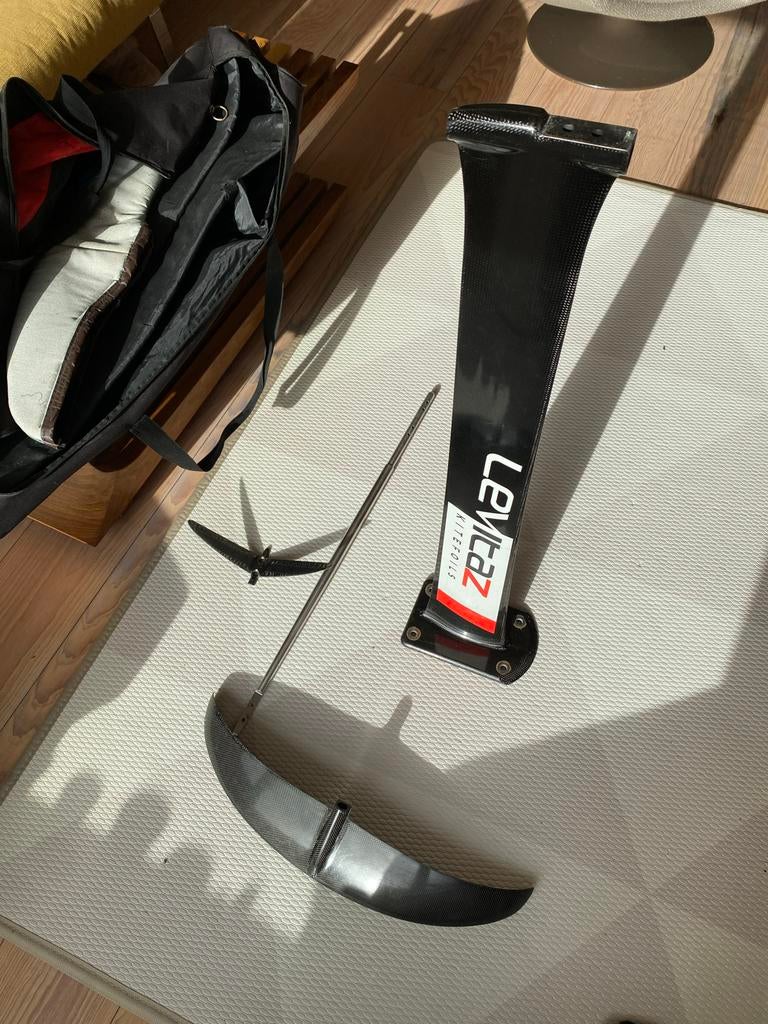 Levitaz Race Foil - Zeer snelle en stabiele hydrofoil, Watersport en Boten, Kitesurfen, Ophalen, Gebruikt, 15 m², Overige typen