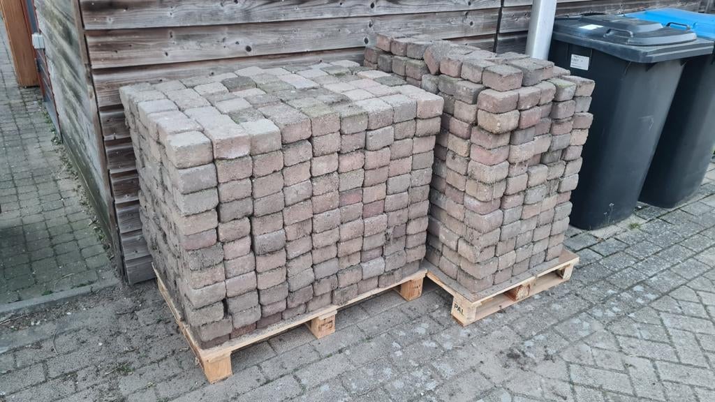 Tuintegels/ cobblestones. Nog +/- 10m2 over, Ophalen, Hout