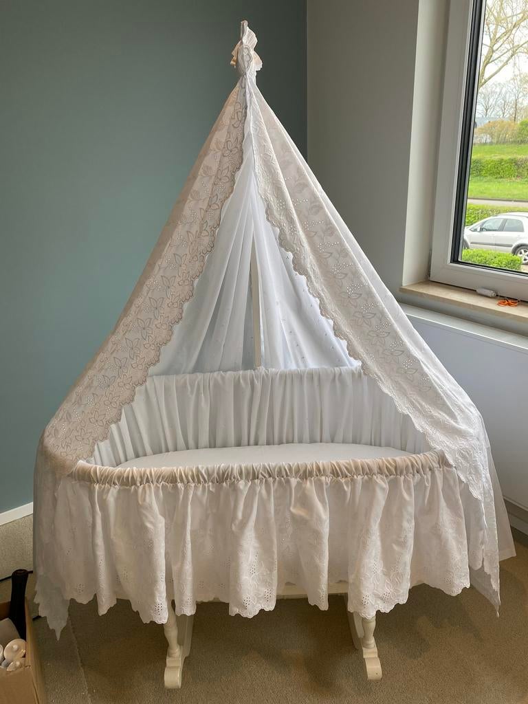 Witte wieg, Kinderen en Baby's, Ophalen of Verzenden, Gebruikt, Wieg