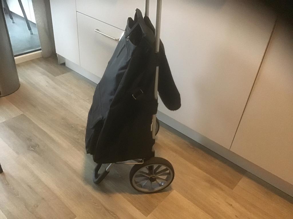 Boodschappen troly,zwart., Ophalen of Verzenden, Zo goed als nieuw