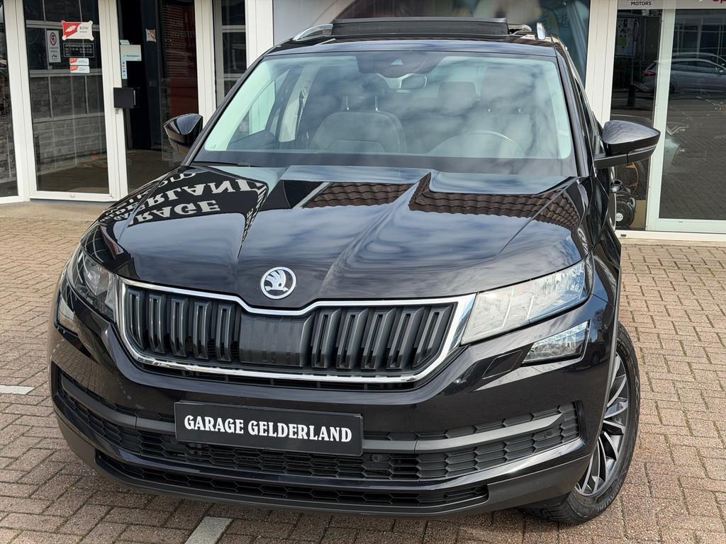 Skoda Kodiaq 1.5 TSI Sportline 7p. | Bi-Xenon | Pano | Apple, Zwart, 4 cilinders, 150 pk, 7 stoelen