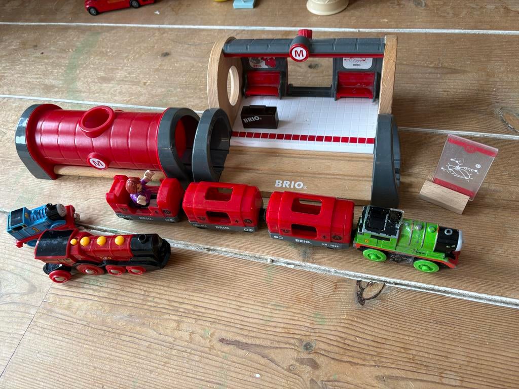 BRIO Metro treinset 33513 met Thomas en zelfrijdende treinen, Ophalen of Verzenden, Gebruikt