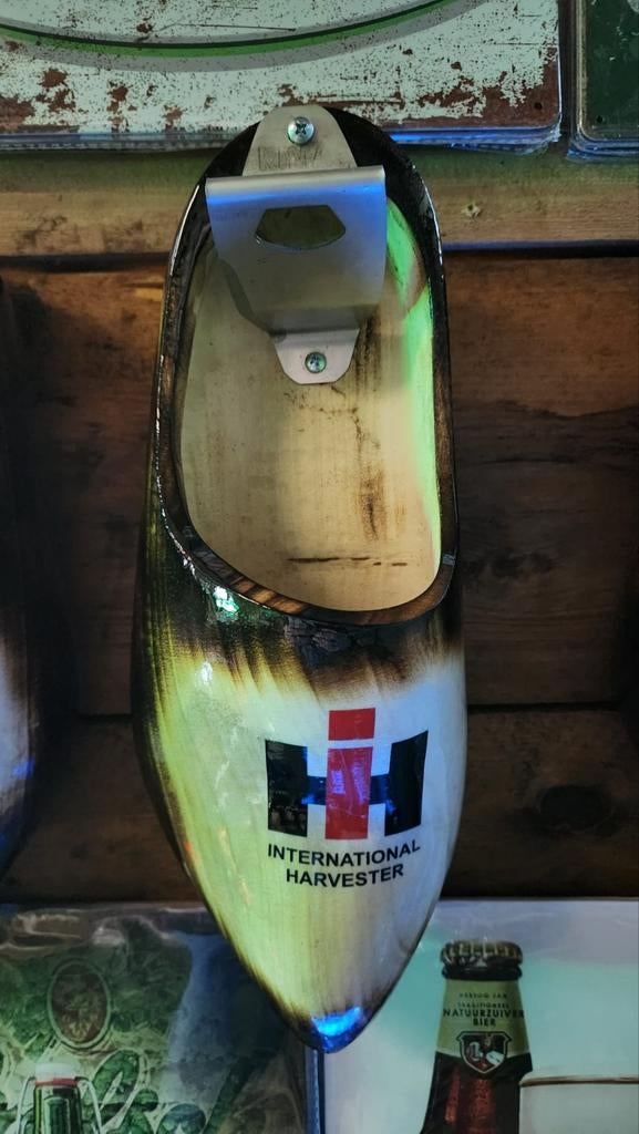 Mooie INTERNATIONAL HARVESTER klomp opener doppenvanger, Ophalen of Verzenden, Nieuw, Gebruiksvoorwerp