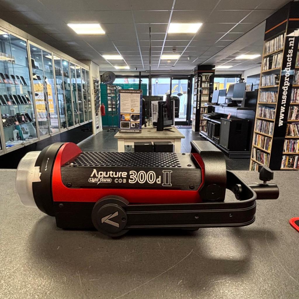 Aputure C300D MKII Daylight LED Light | Nette staat, Flex Ltd., Zo goed als nieuw, https://flex.com/contact-us, Nobelstraat 10, 5807 GA Oostrum LB, Limburg, Nederland