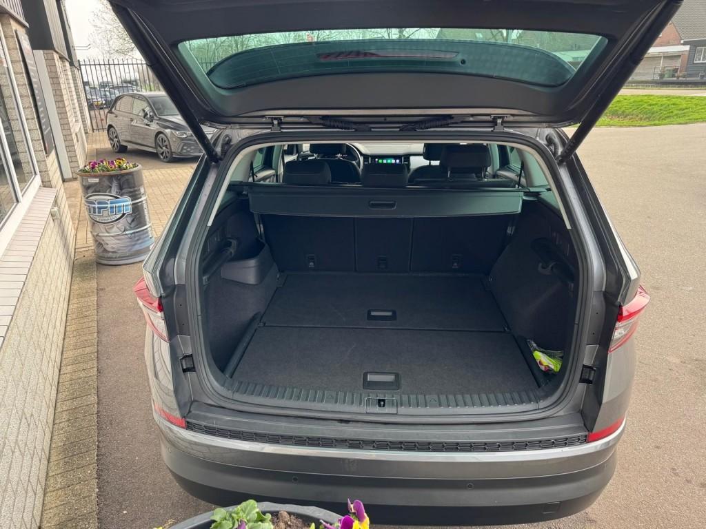 Skoda KODIAQ 1.5 TSI TOUR editie Alle verwarmings opties Zon, USB, 4 cilinders, 150 pk, 14 km/l