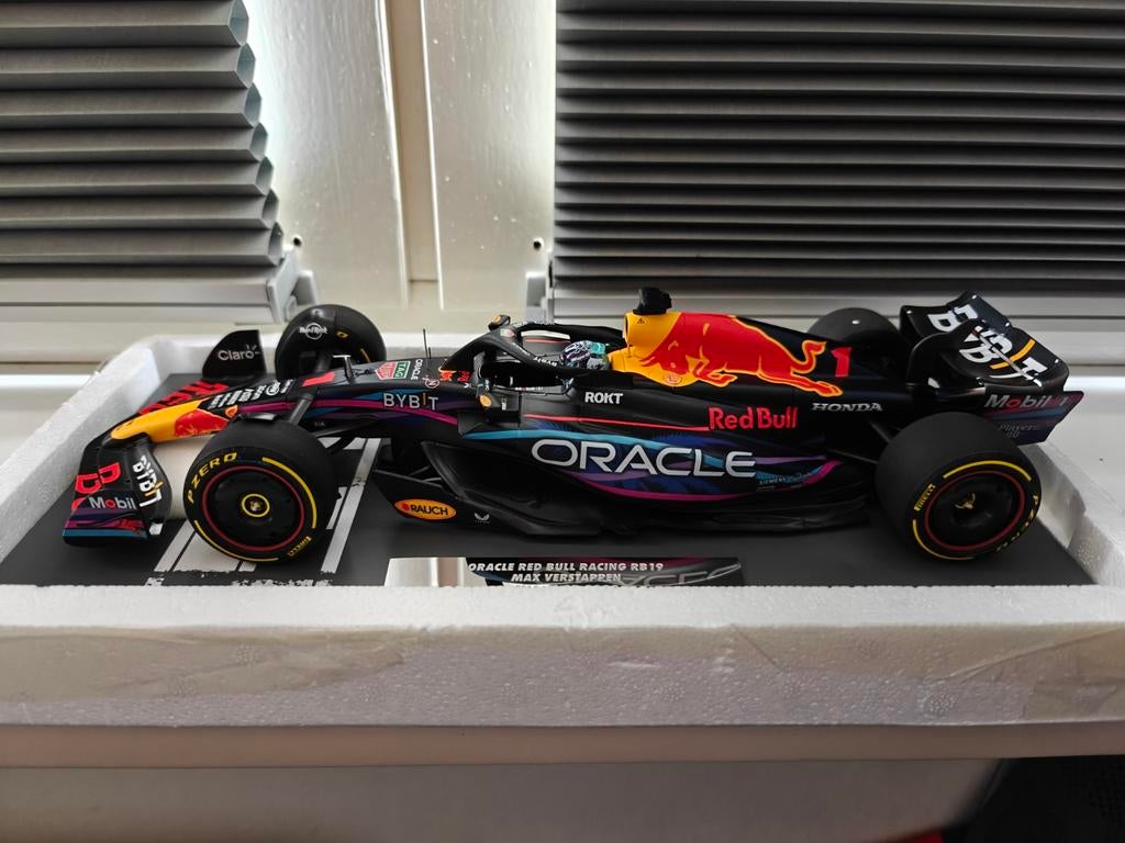 Max Verstappen Miami 2023 Special Livery 1:18, Ophalen of Verzenden, Zo goed als nieuw