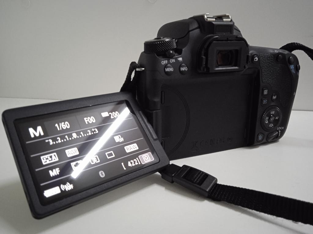 Canon body EOS 77D+software+handleiding+afstandsbediening, Spiegelreflex, Canon, Ophalen of Verzenden, Zo goed als nieuw