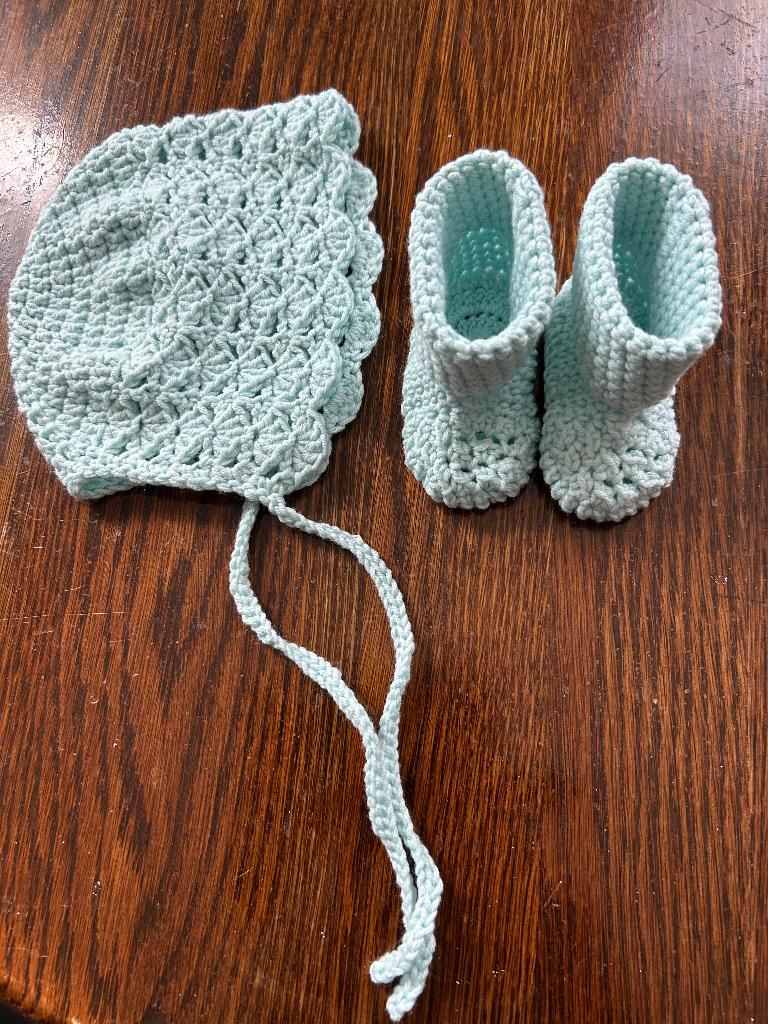 Baby slofjes met bonnet licht blauw, Ophalen, Zo goed als nieuw, Jongetje, Slofjes