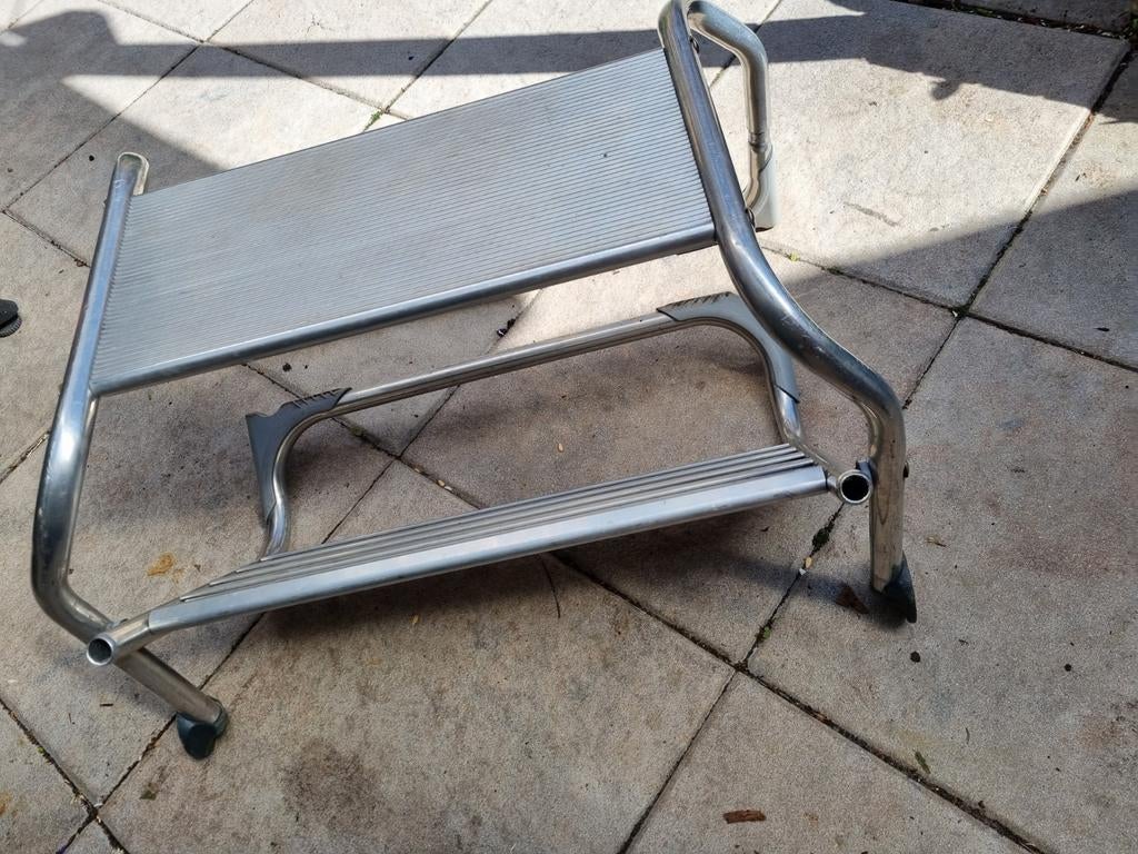 Te koop opstapje 2 treden, Ophalen