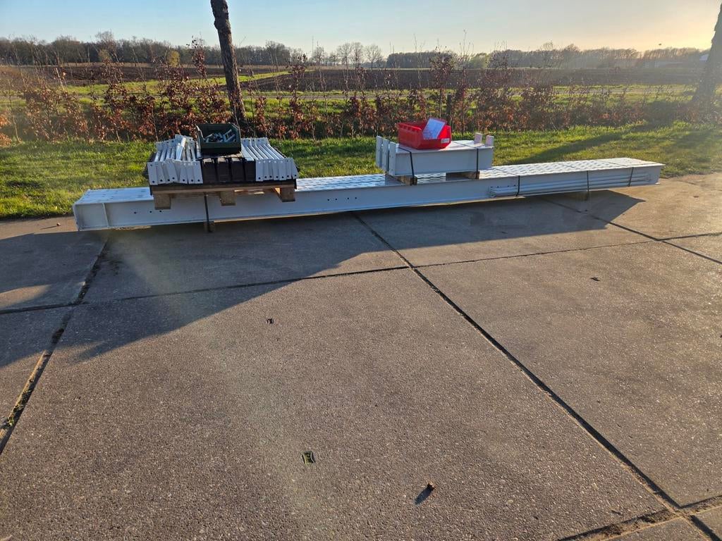 Draagarmstelling enkelzijdig 5x st ipe200 5.5hx1.0dx5.15l, Ophalen, Gebruikt