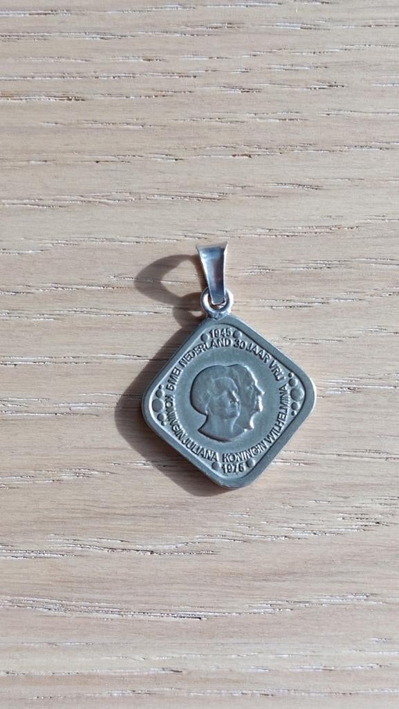 Zilveren 5 cent hanger - herdenkingsmunt 1945-1975, Ophalen, Gebruikt, Overige voorstellingen, Zilver