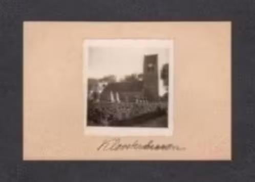Foto Kloosterburen Kerk Graven Jaren 30., Verzamelen, Foto, Ophalen of Verzenden, Zo goed als nieuw, Gebouw