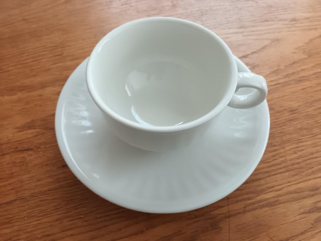 Partij witte kop en schotel - Gebruikt, Diversen, Ophalen of Verzenden