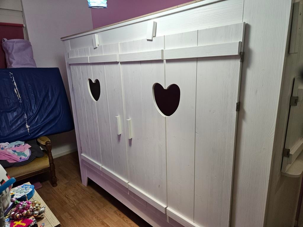 Uniek kinderbed met hartjes en luikjes, Ophalen, 85 tot 100 cm, Gebruikt, Lattenbodem