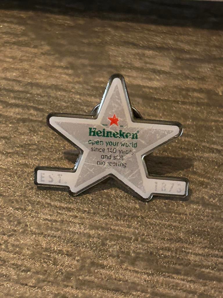 Mooie aparte Heineken pin speldje, Verzamelen, Biermerken, Ophalen, Zo goed als nieuw, Heineken