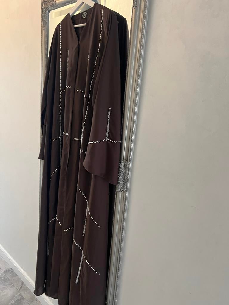 Elegante dubai abaya vol bewerkt nieuw een maat, Kleding | Dames, Jurken, Maat 38/40 (M), Bruin, Ophalen of Verzenden, Zo goed als nieuw