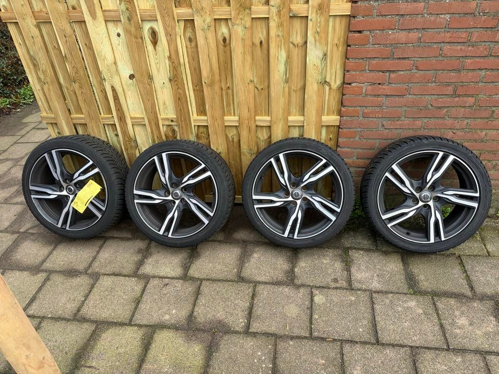 Nokian winterbanden met Volvo Ixion 4 velgen - 18 inch, Ophalen, 18 inch, Gebruikt, Banden en Velgen