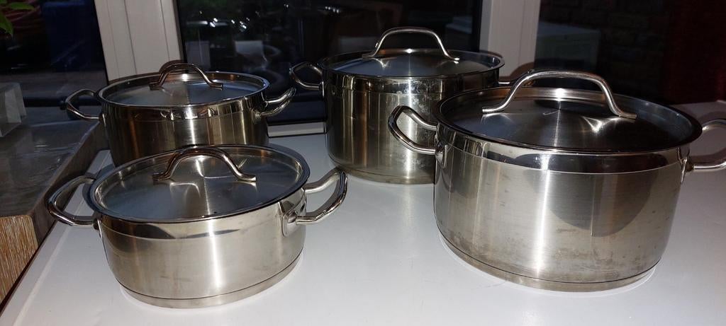 RVS Pannenset - 4 pannen met deksels, Huis en Inrichting, Keuken | Potten en Pannen, Ophalen, Gebruikt, Keramische plaat, Pannenset