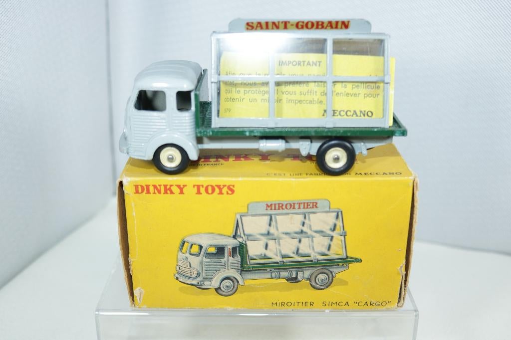 Dinky 33 C Simca Cargo Miroitier 1:43 perfect mint in box, Hobby en Vrije tijd, Modelauto's | 1:43, Ophalen of Verzenden, Zo goed als nieuw