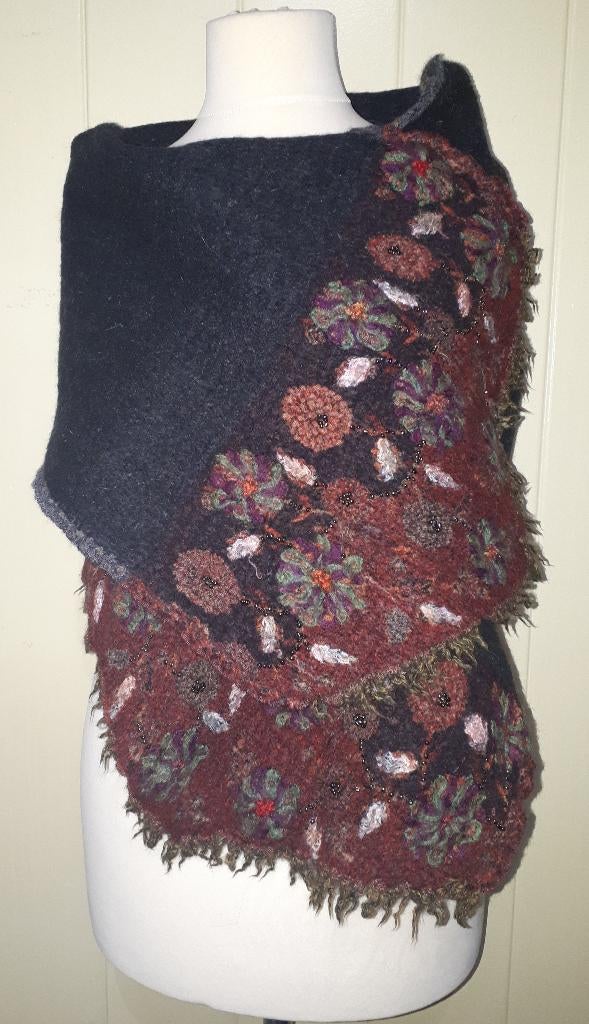 Met bloemen handgeborduurde sjaal van gekookte wol, Kleding | Dames, Verzenden, Nieuw, Maat 46/48 (XL) of groter, Sjaal