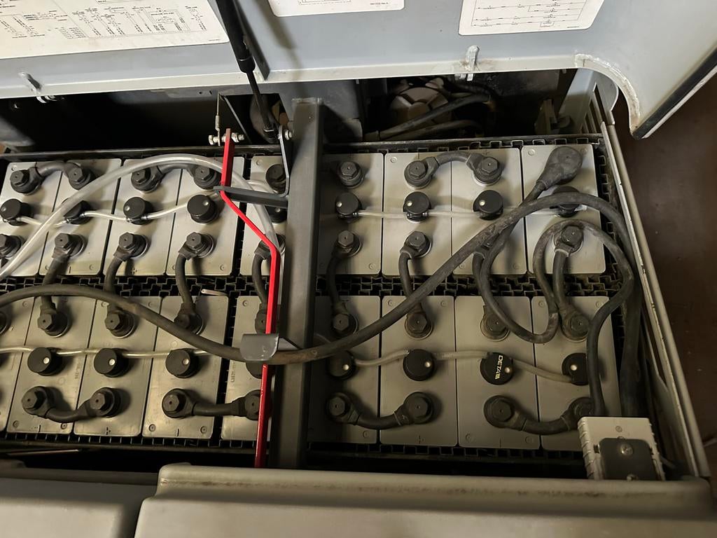 Nilfiks CR 1200 Schrop Veeg Zuigwagen - Efficiënt Krachtig, Ophalen