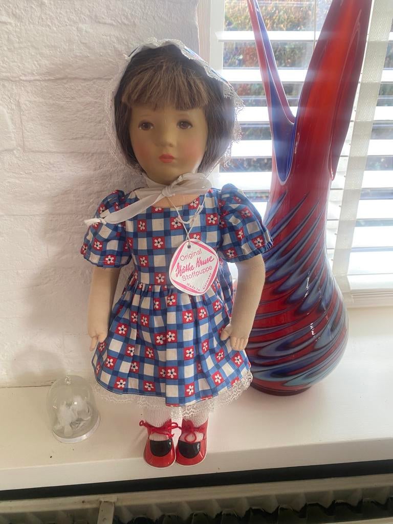 Kathe Kruse 37 cm 1988, Ophalen of Verzenden, Zo goed als nieuw, Kleertjes