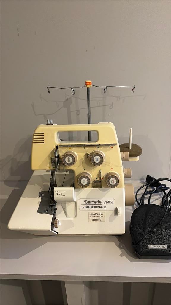 Bernette 334 DS for bernina lockmachine, Ophalen of Verzenden, Lockmachine, Bernina