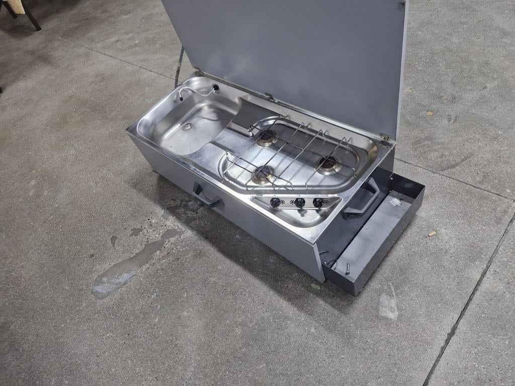 Buitenkeuken met gasaansluiting 3 pitten en spoelbak, Ophalen, ?, Zo goed als nieuw, ?