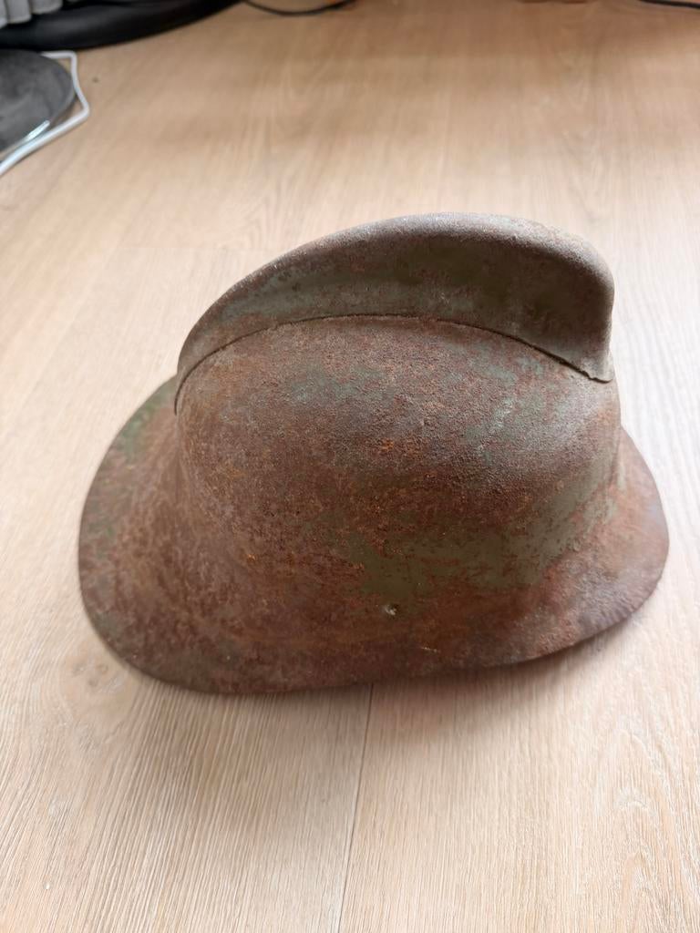 Antieke brandweerhelm, Ophalen, Gedragen