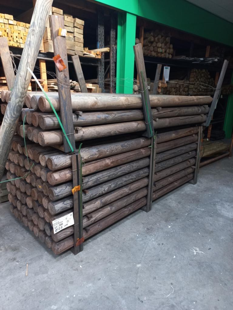 Grenen palen en balken.Gecreosoteerd ideaal voor afrastering, Ophalen, Nieuw, 250 cm of meer, Palen