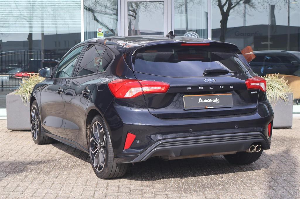 Ford Focus 1.0 ST-Line 155pk | Winter Pakket | ACC | Camera, Auto's, Focus, Gebruikt, Leder en Stof, Zwart