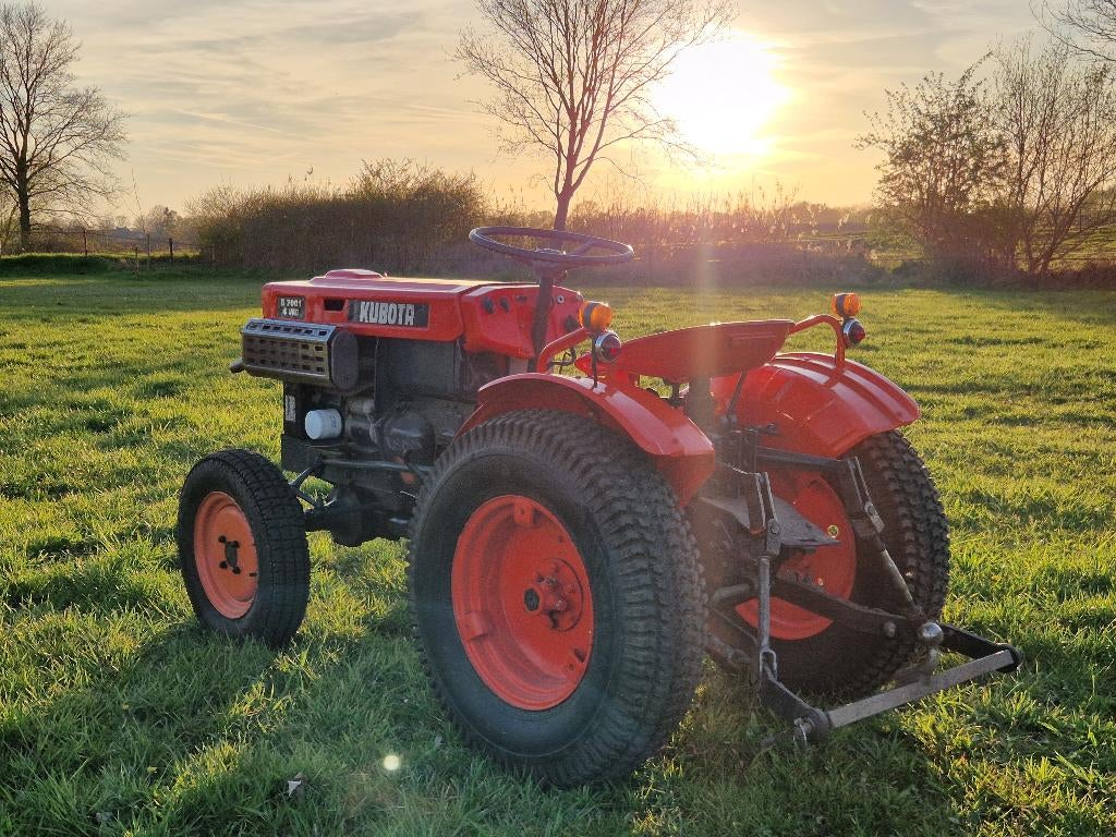 Minitractor op gazondbanden Kubota B7000 4WD mini trekker, Zakelijke goederen, Agrarisch | Tractoren, Gebruikt, Tot 2500, Tot 80 Pk