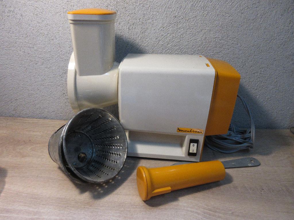 Vintage Moulinex keukenmachine, Ophalen of Verzenden, Gebruikt, 3 snelheden of meer