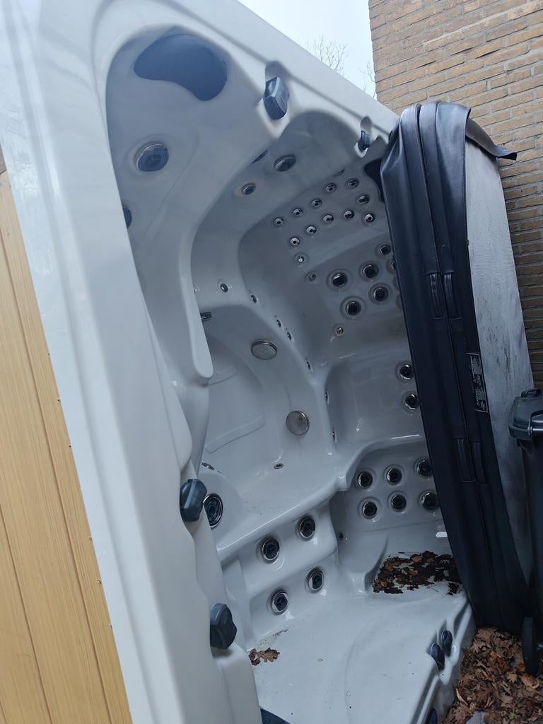 Riptide jacuzzi, Tuin en Terras, Bubbelbaden en Hottubs, Ophalen, Gebruikt, Filter, Vast