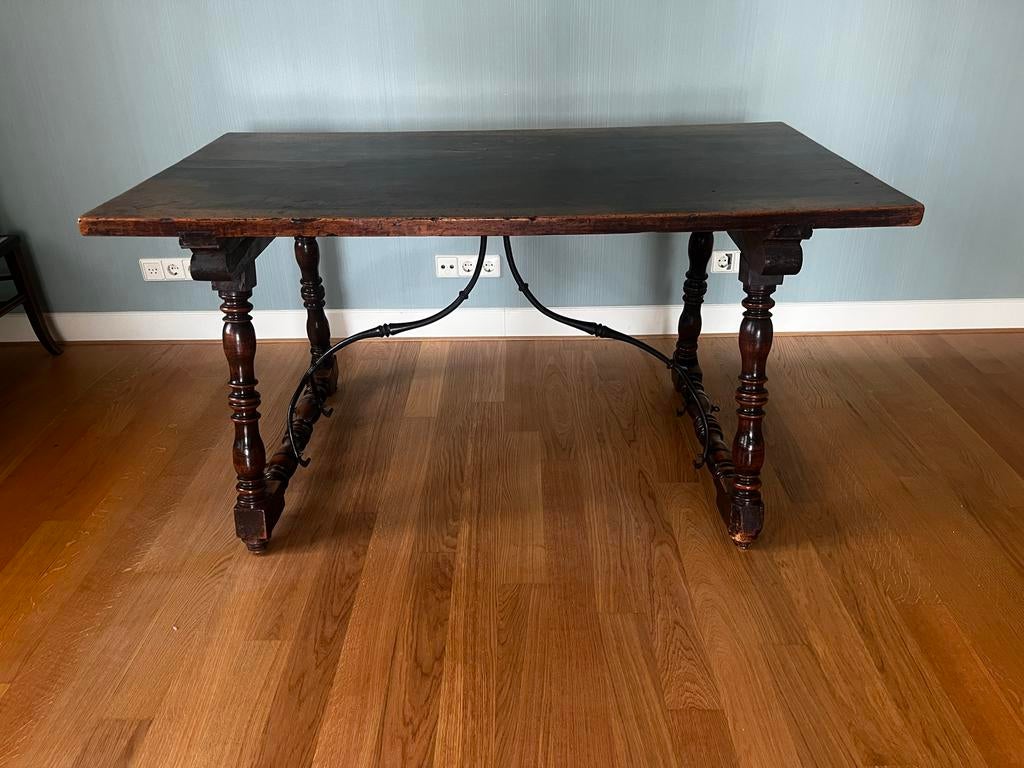 Antieke Spaanse notenhouten tafel, 18e eeuw, Antiek en Kunst, Ophalen