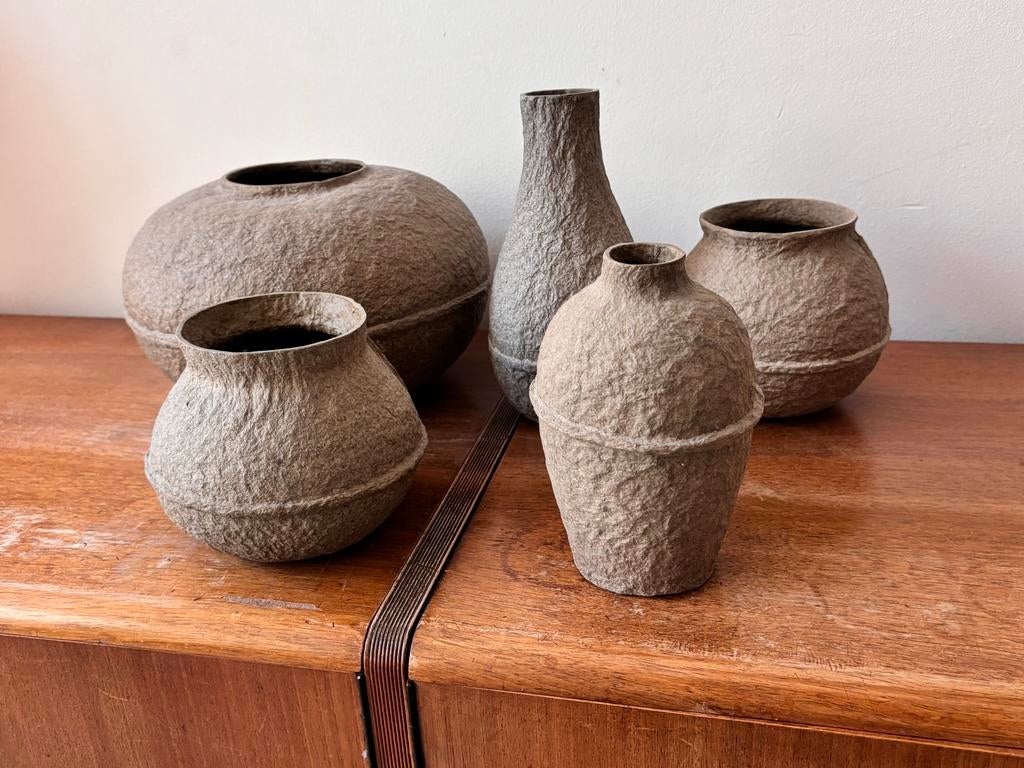 5 Papier mache vazen van Debbie Wijskamp voor Serax, Huis en Inrichting, Overige materialen, Overige kleuren, Ophalen of Verzenden