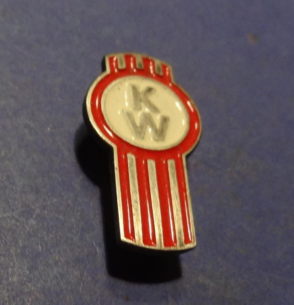 Kenworth Truck Revers Knoop 26 x 14 mm, Verzenden, Gebruikt, Transport, Speldje of Pin