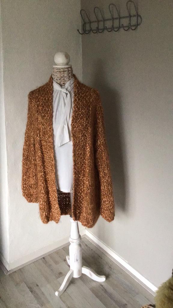 Gebreid vest met Katia mohair. Maat xl. Nieuw, Kleding | Dames, Ophalen of Verzenden, Nieuw, Maat 46/48 (XL) of groter, Bruin