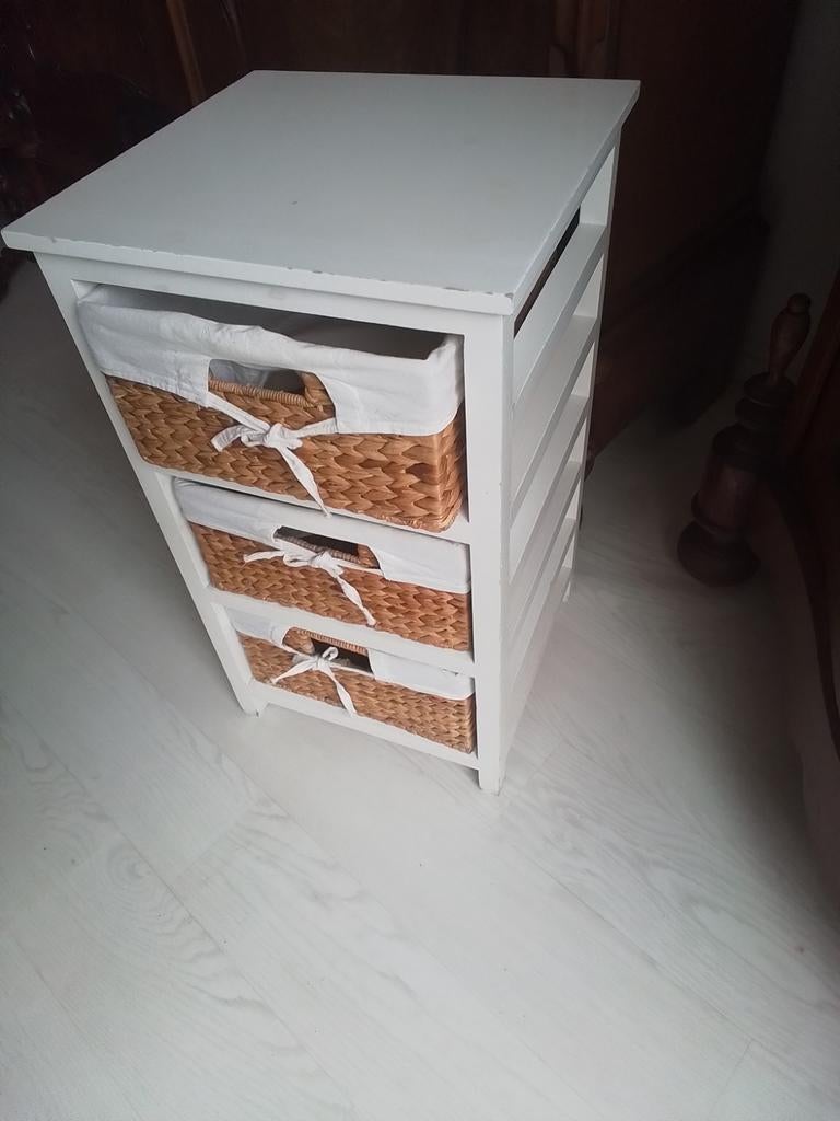 Wit kastje met 3 mandjes, Ophalen of Verzenden