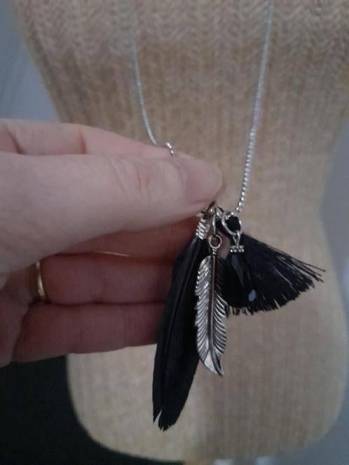 Lange zwarte dunne ketting met veren., Ophalen of Verzenden, Zo goed als nieuw, Zwart, Zilver