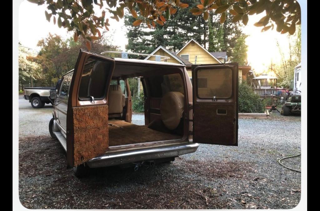 Ford USA Econoline E-150 CLUBWAGON (bj 1976, automaat), Auto's, Automaat, Bruin, Bedrijf, 9 stoelen