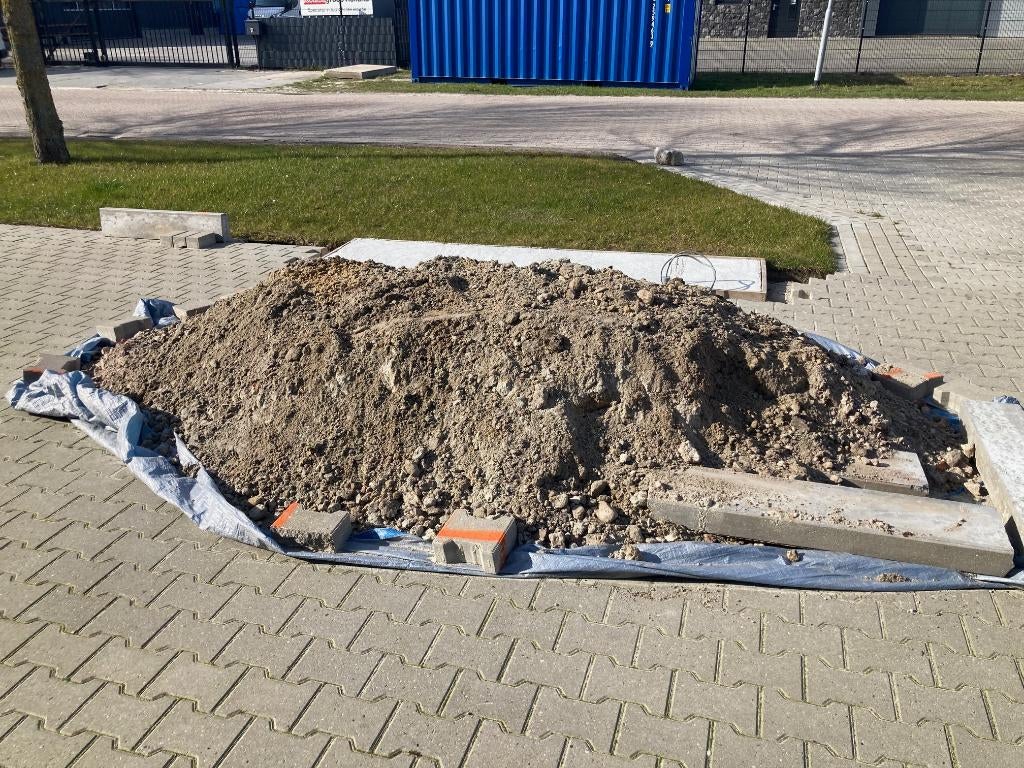 Gratis op te halen: gebroken puin plusminus 1,5 kuub, Ophalen, Zo goed als nieuw, Overige typen