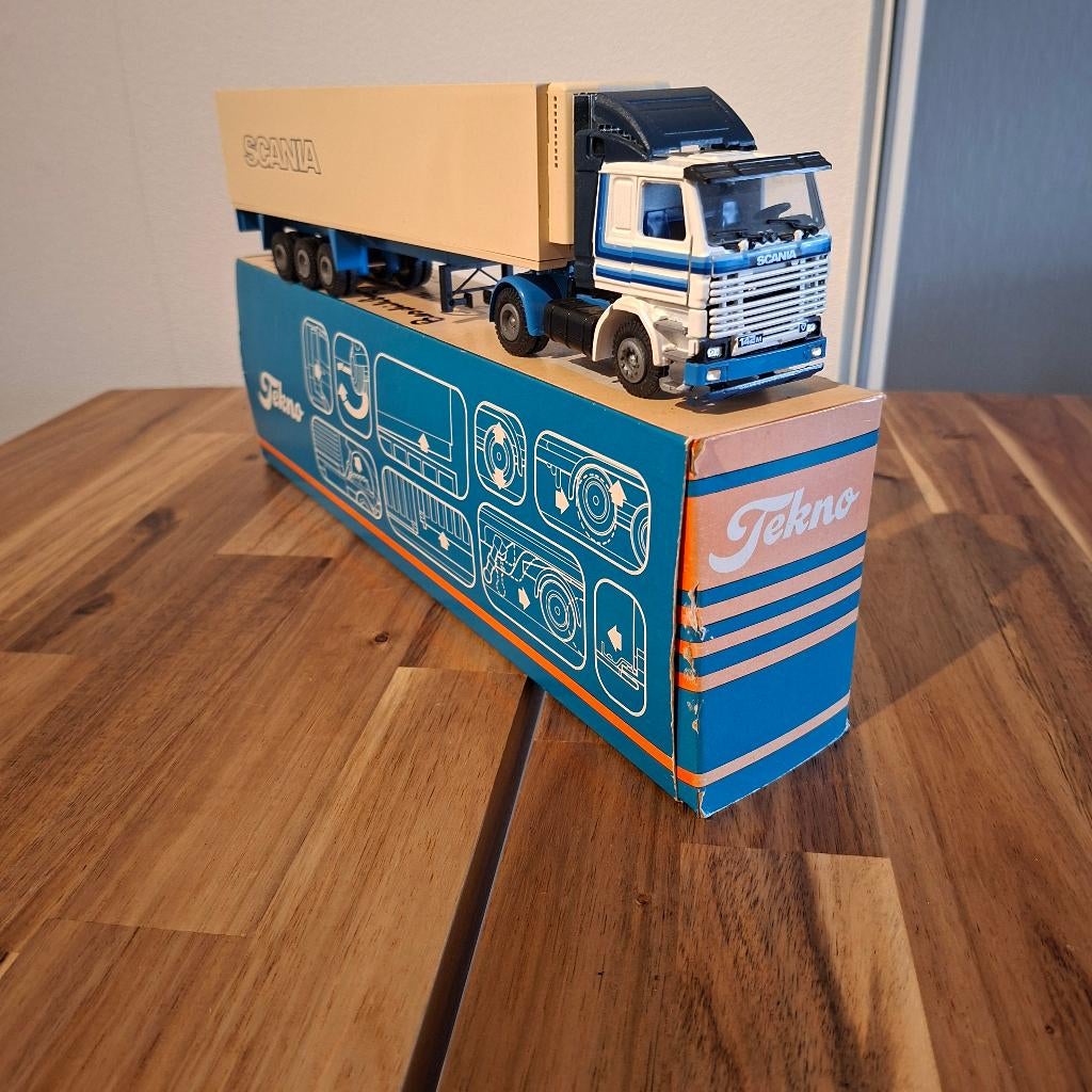 SCANIA,S 142 & 143 TRUCKS MET DIVERSE TRAILERS N.ST TEKNO., Verzenden, Zo goed als nieuw, Bus of Vrachtwagen, Tekno